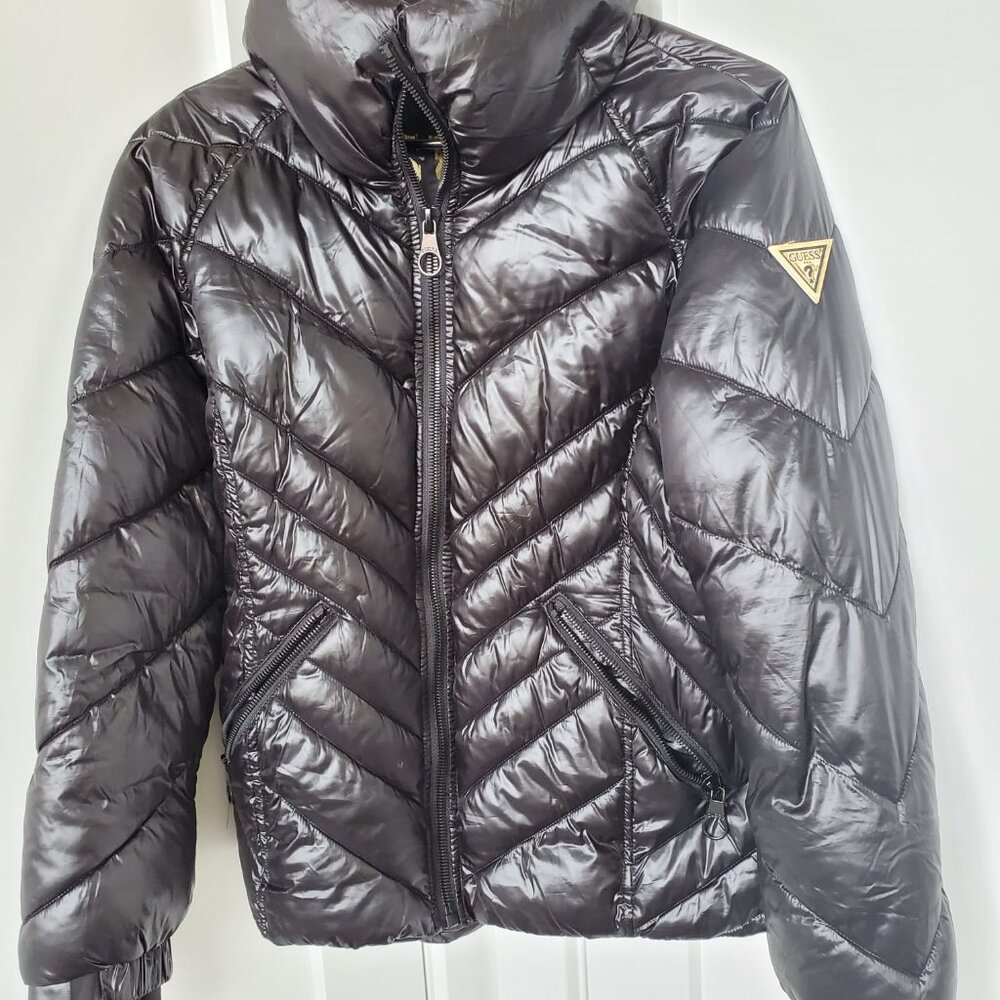 GUESS black puffer jacket in size M